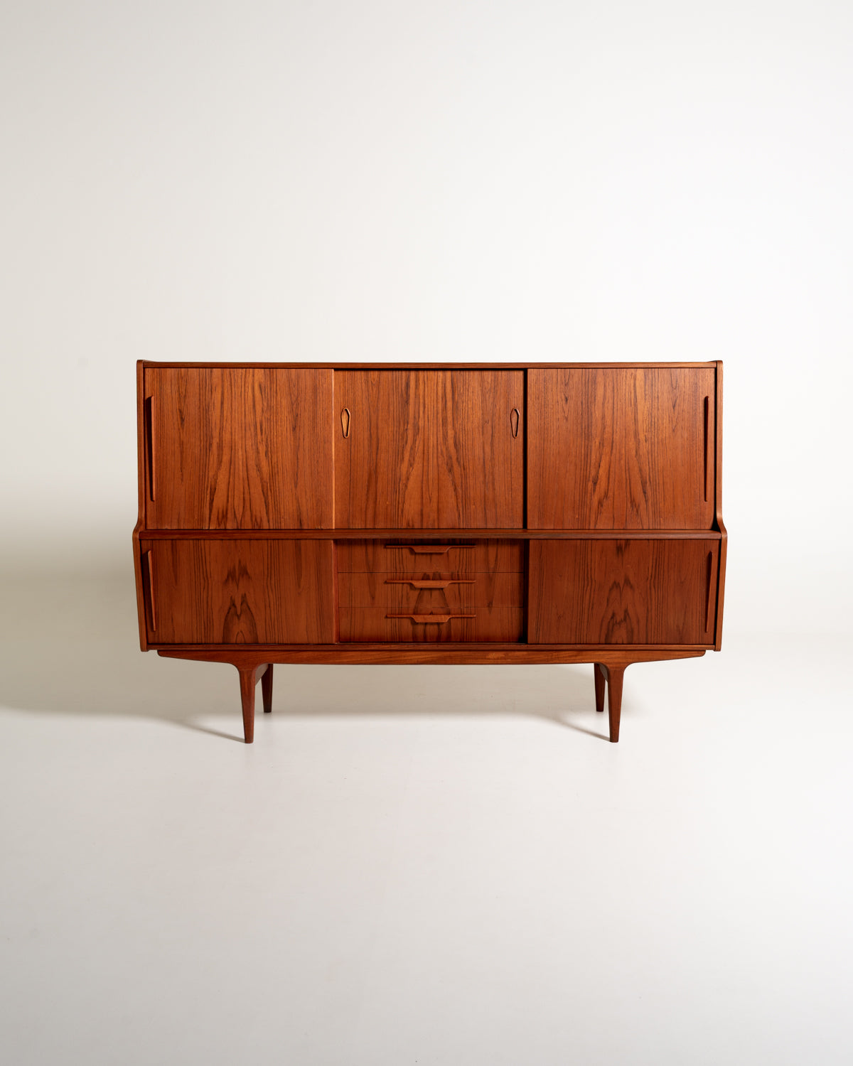 Credenza alta danese in teak anni '60