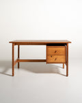 Scrivania “GE-125” di Hans J. Wegner per GETAMA, anni ’60