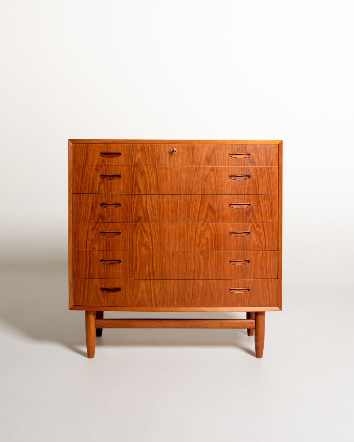 Sestina danese in teak, anni ’60