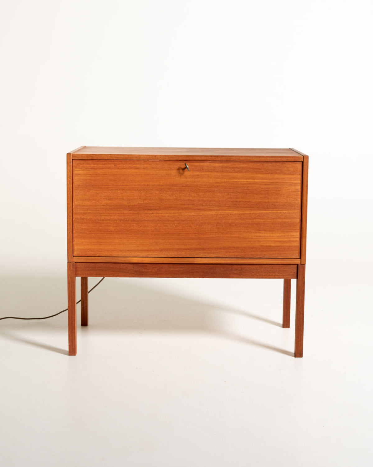 Mobile bar in teak con anta a ribalta, Scandinavia, anni ’60