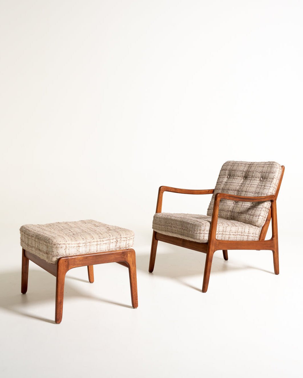 Poltrona modello 109 di Ole Wanscher con poggiapiedi, anni ’50