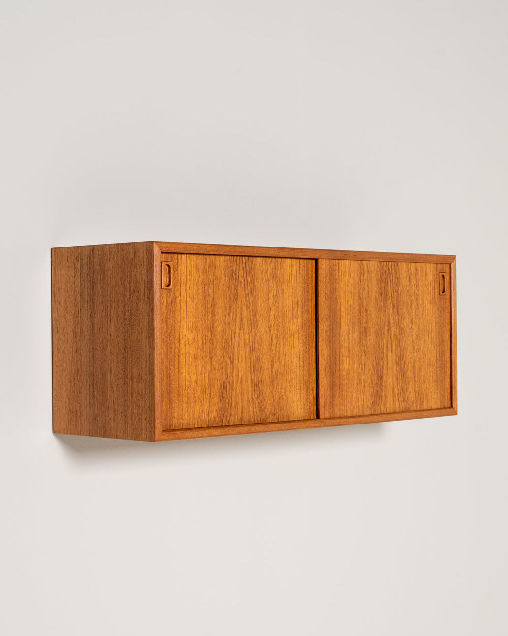 Piccolo cabinet pensile in teak, Scandinavia, anni ’60