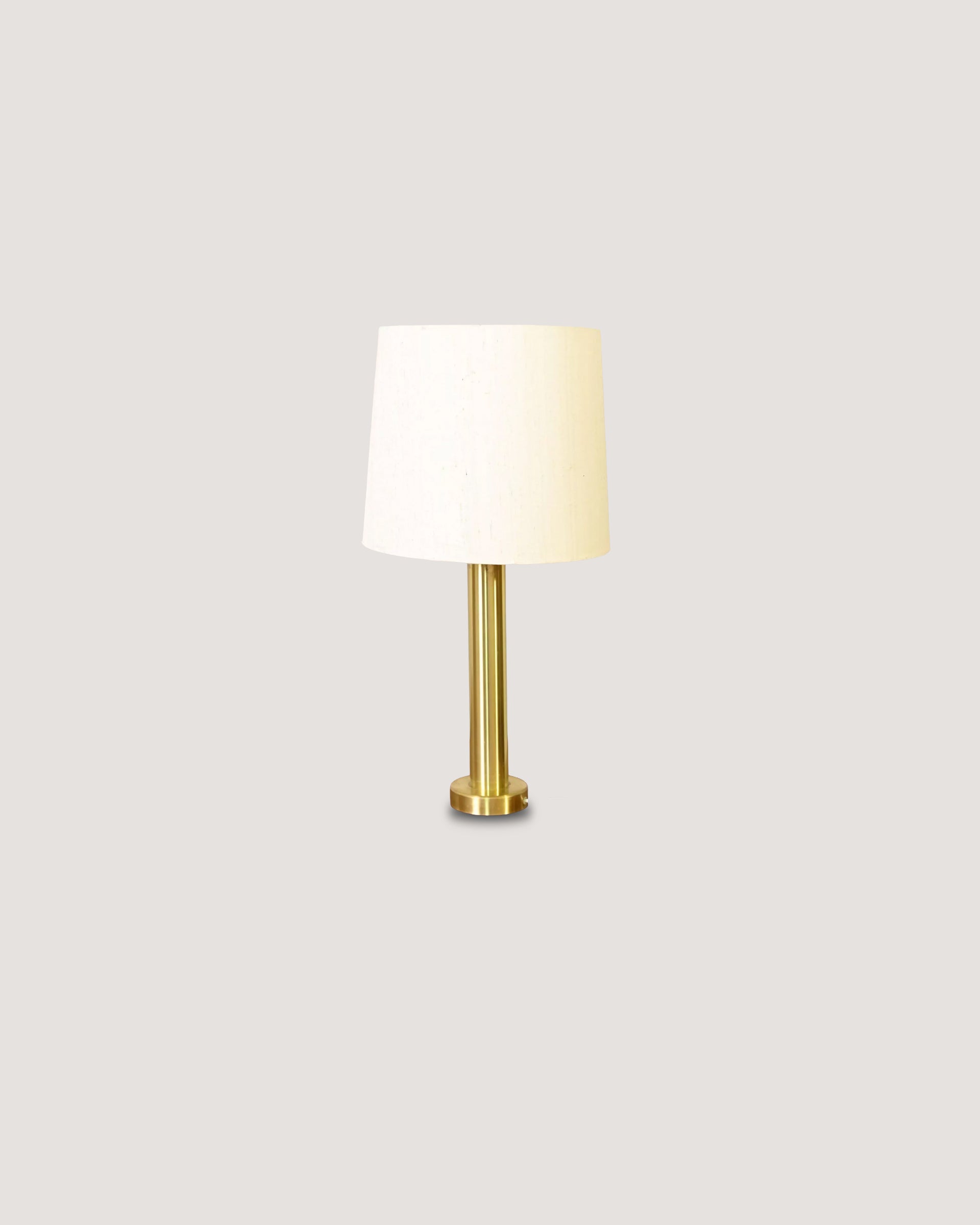 Lampada dorata in ottone