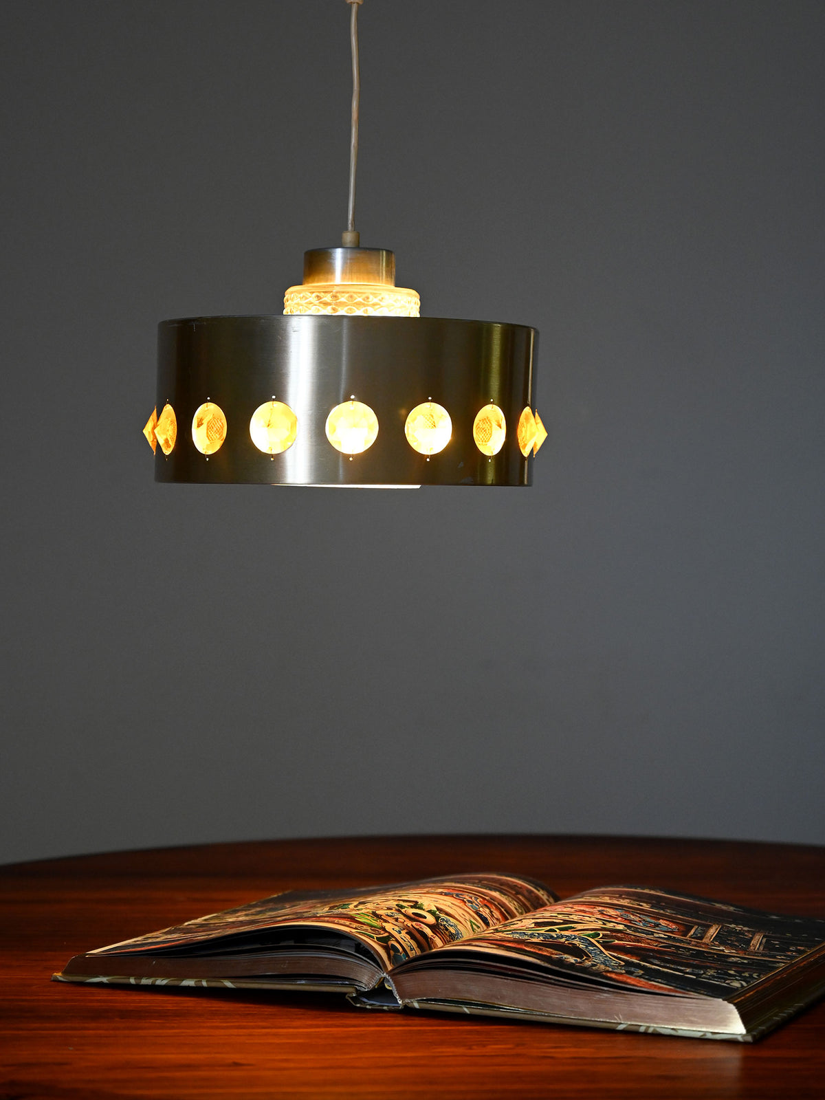 Lampada a sospensione con metallo e vetro 1