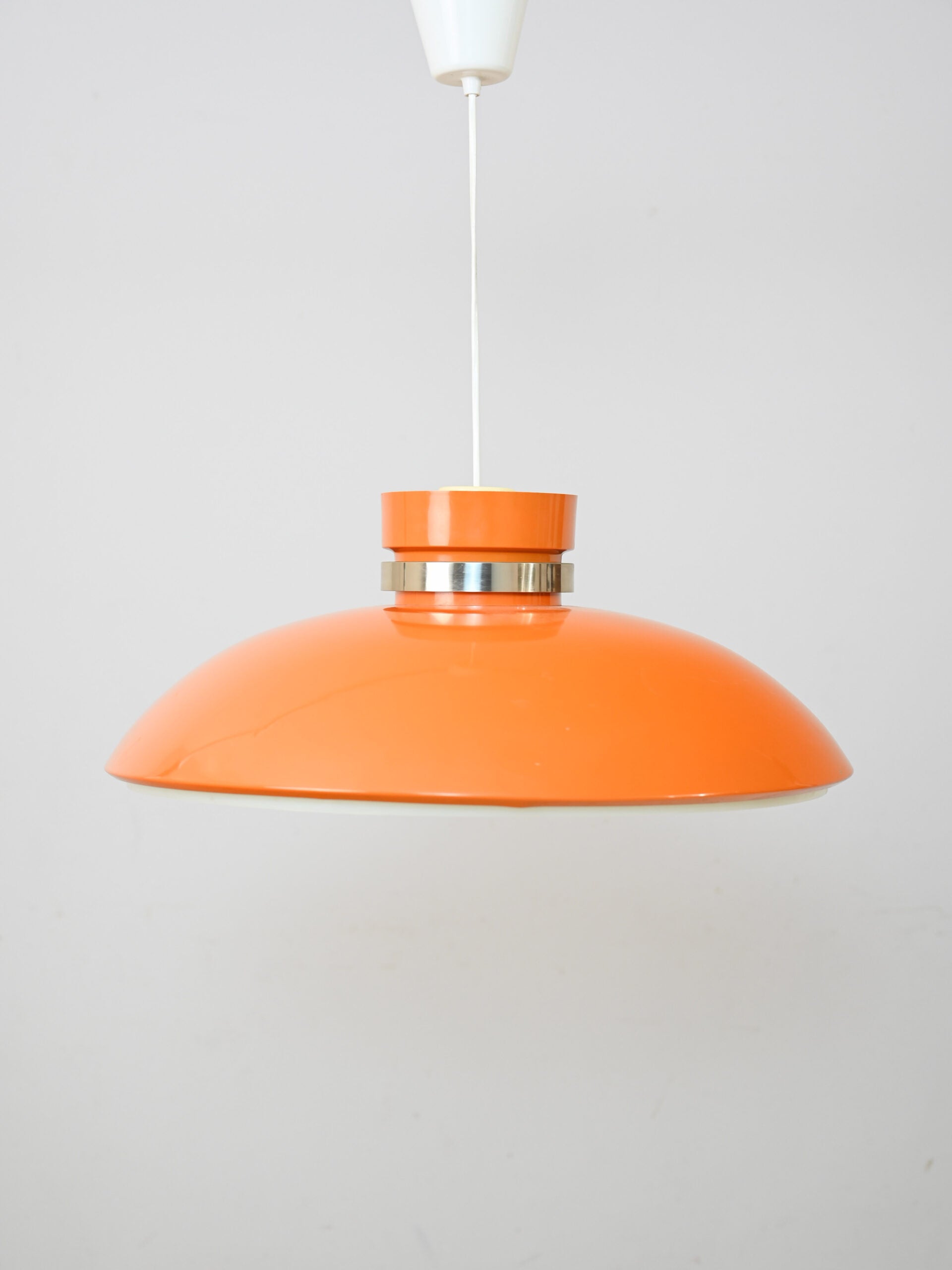 Lampada a sospensione scandinava anni ’60 in plastica arancio 1