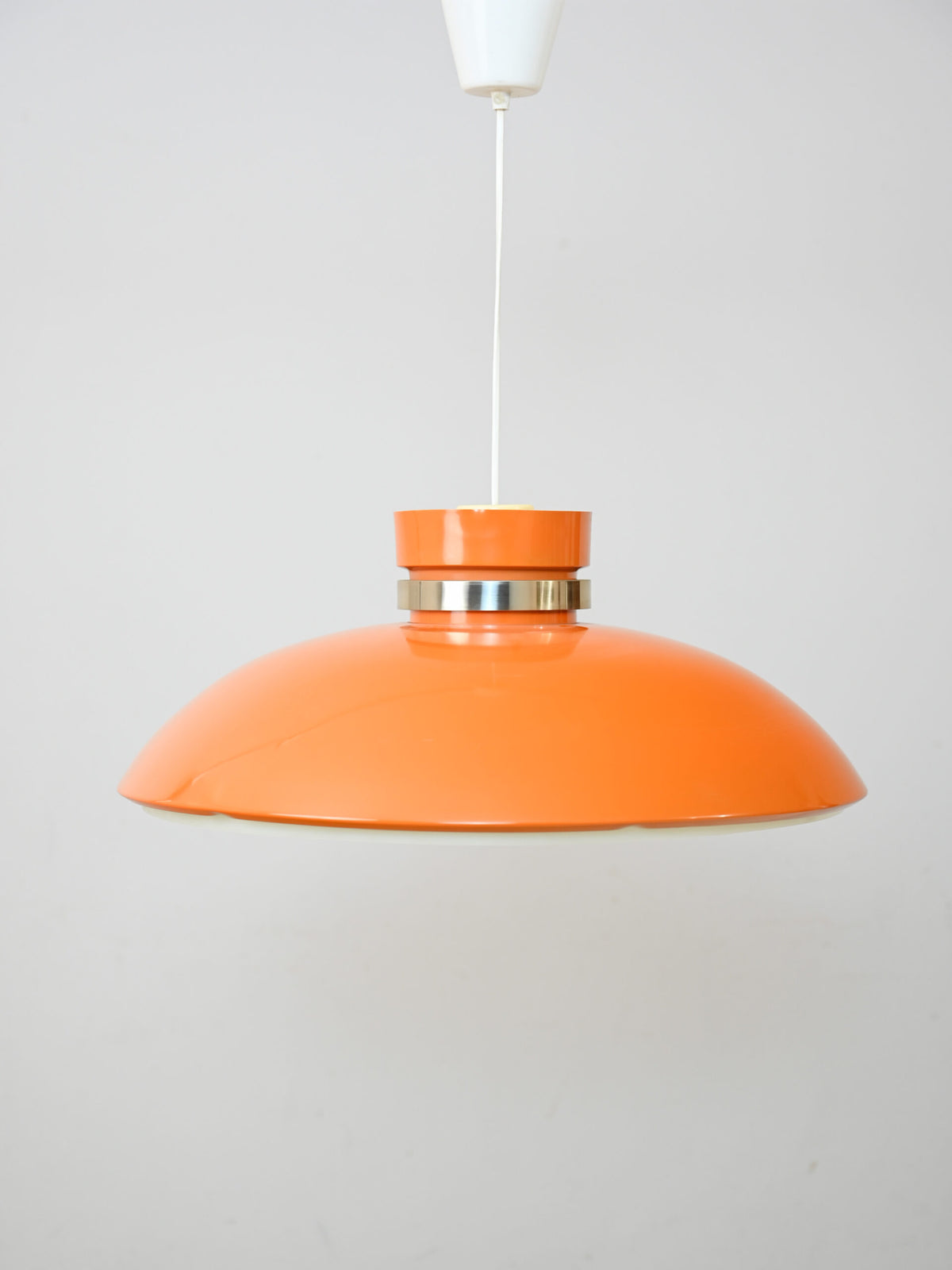 Lampada a sospensione scandinava anni ’60 in plastica arancio 2
