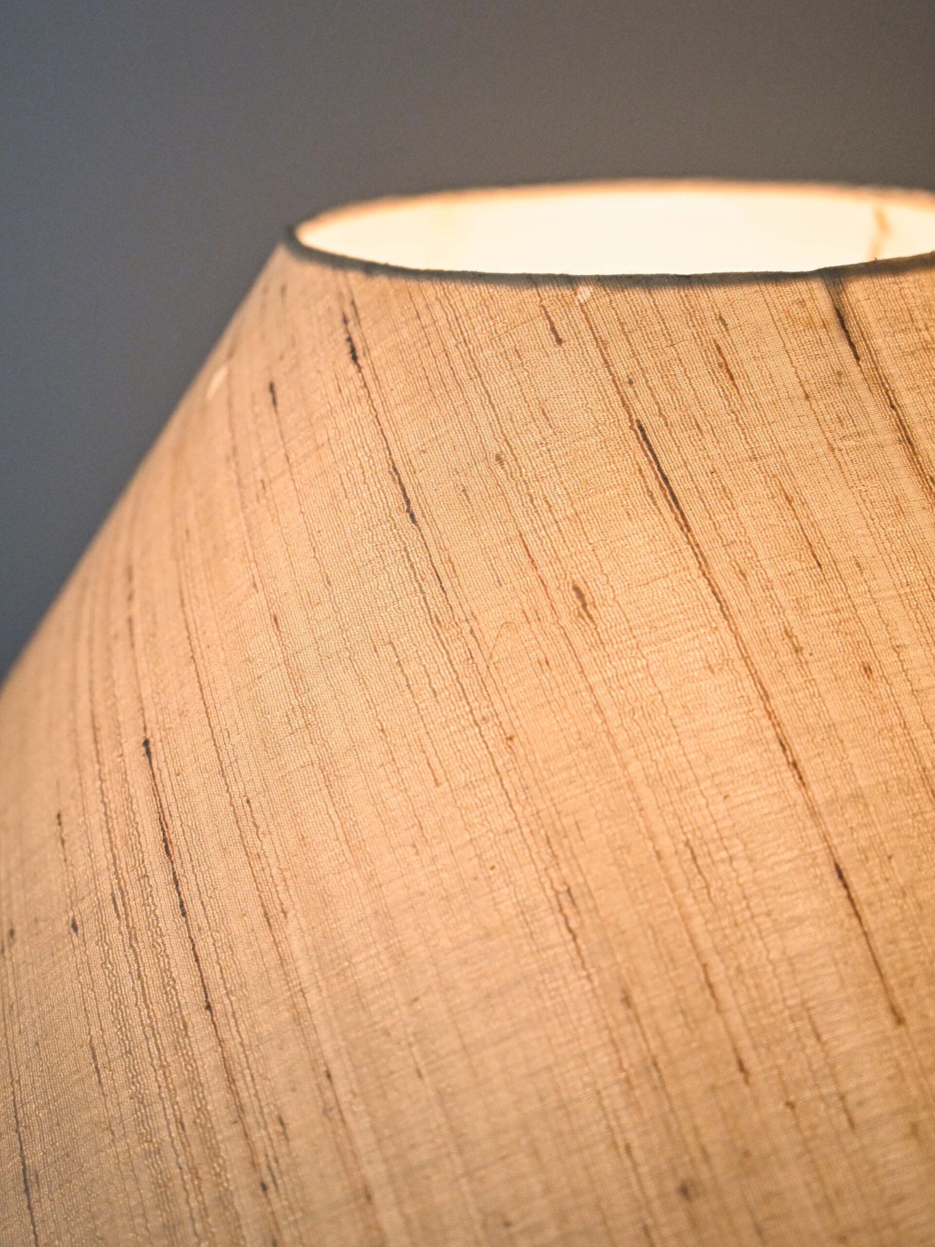 Lampada da terra vintage con base oro 4