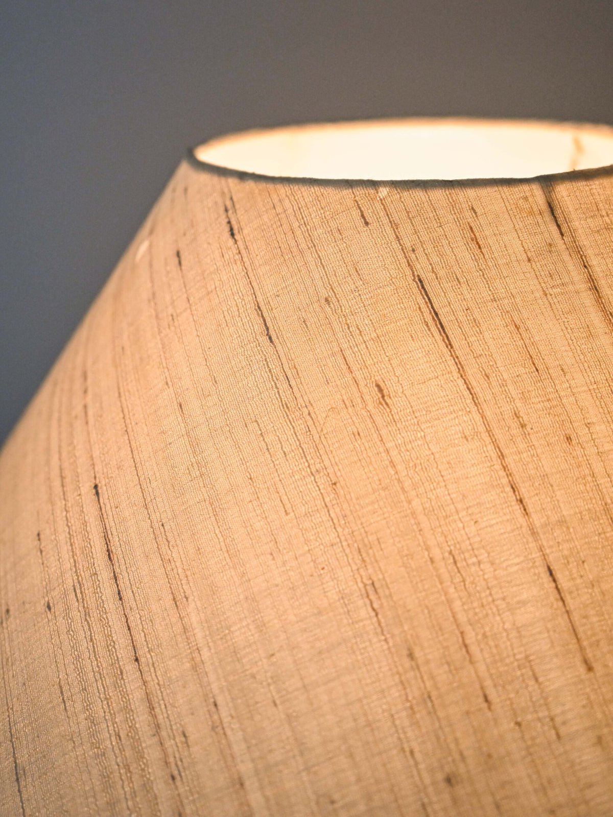 Lampada da terra vintage con base oro 4