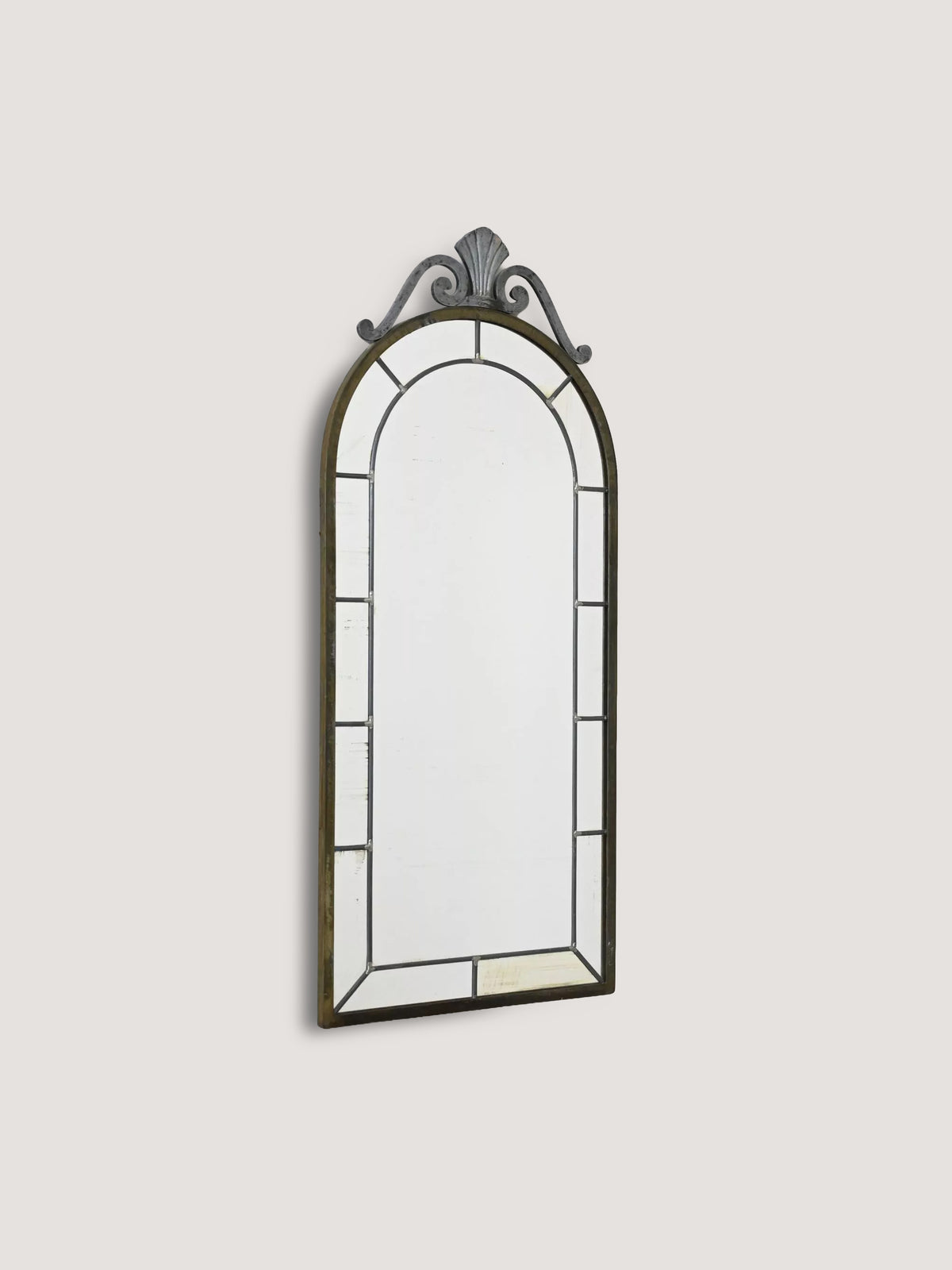 Specchio nordico in metallo anni '50 – Design vintage